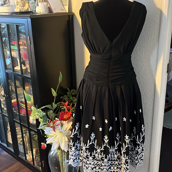 SL fashion size 8 what a gorgeous dress - Picture 7 of 7